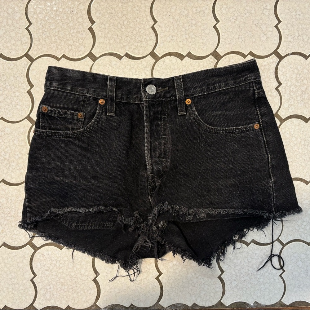 Levi’s 501 black denim shorts size 24